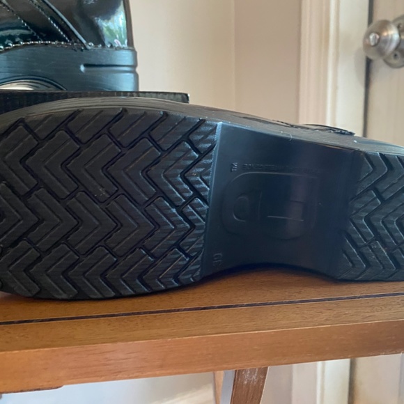 Black Patent Clogs Size 39 (8.5-9) by Artificial Intelligence Like Dansko NIB - Picture 2 of 6